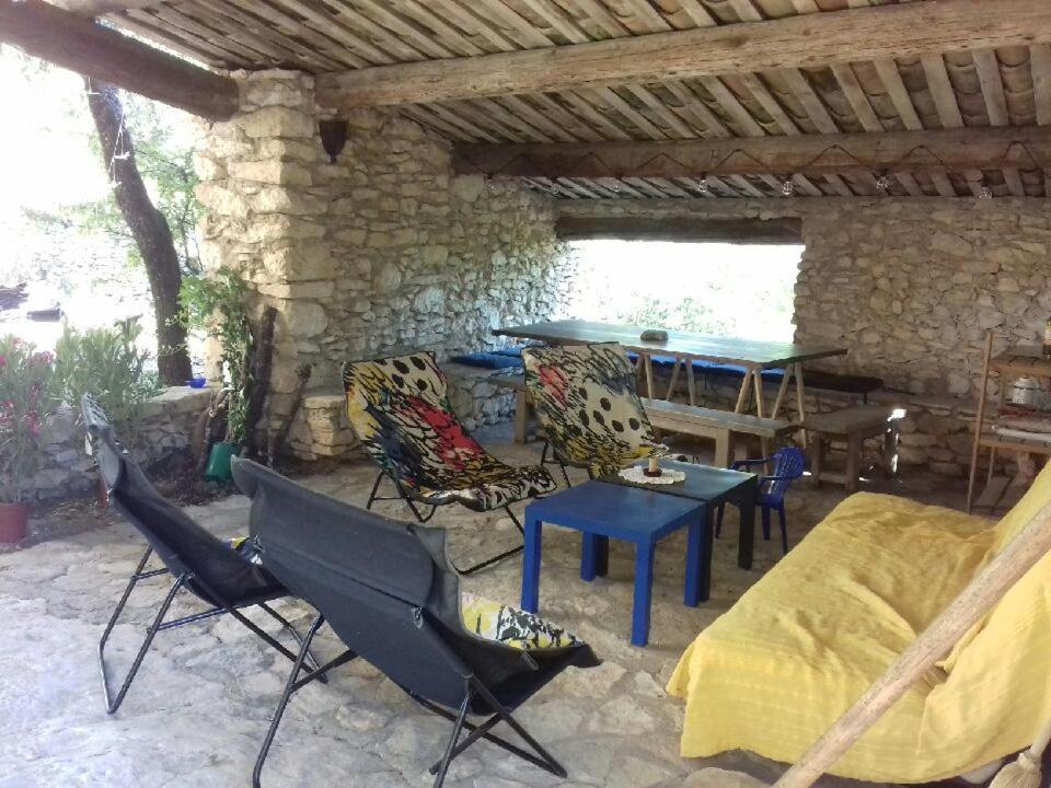 Hotel Le Jas Des Aiguiers Saint-Saturnin-lès-Apt Zewnętrze zdjęcie